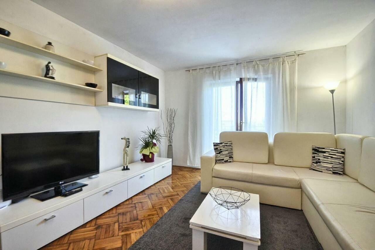 The Big Smile Apartments プーラ エクステリア 写真